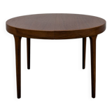 Round Scandinavian table with extensions
