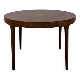 Round Scandinavian table with extensions