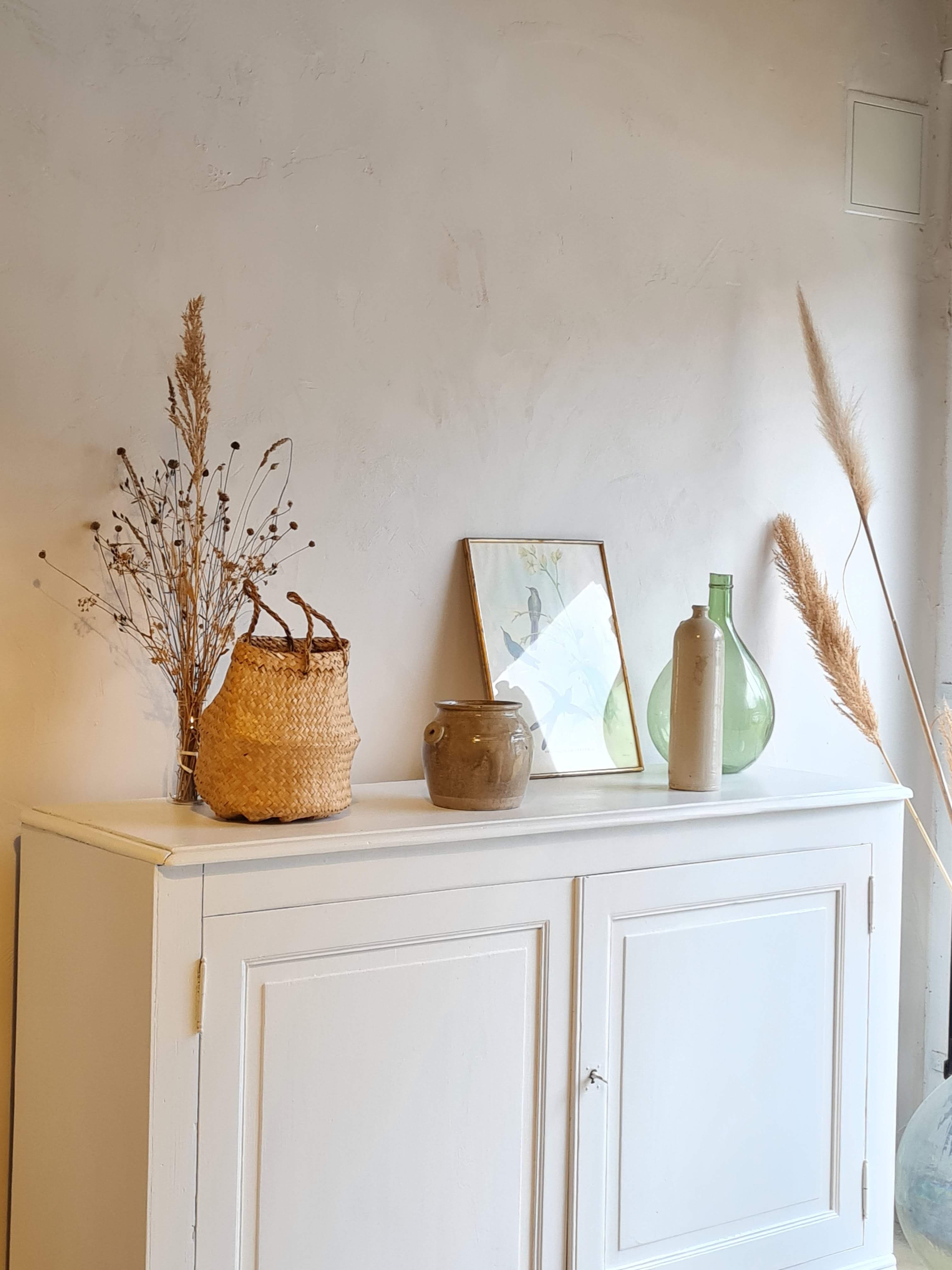 Vintage Parisian buffet-minded countertop