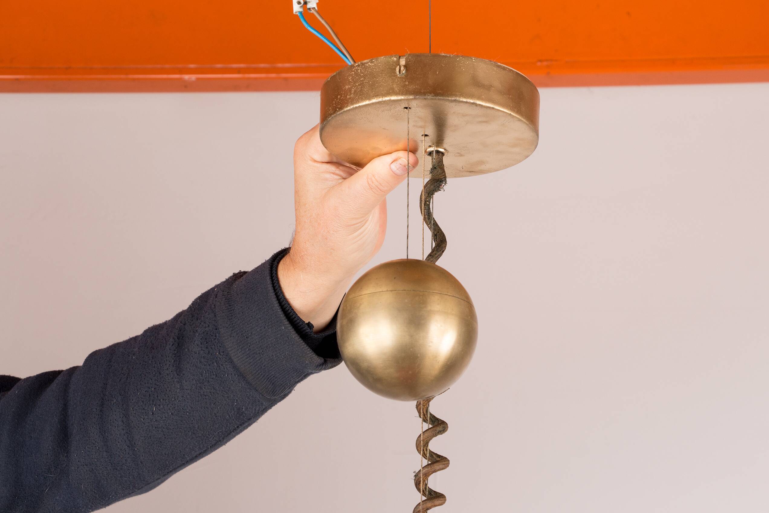 Large pendant light, adjustable in height, in glass and brass, Orion model by Schwarz and Staff Leucht