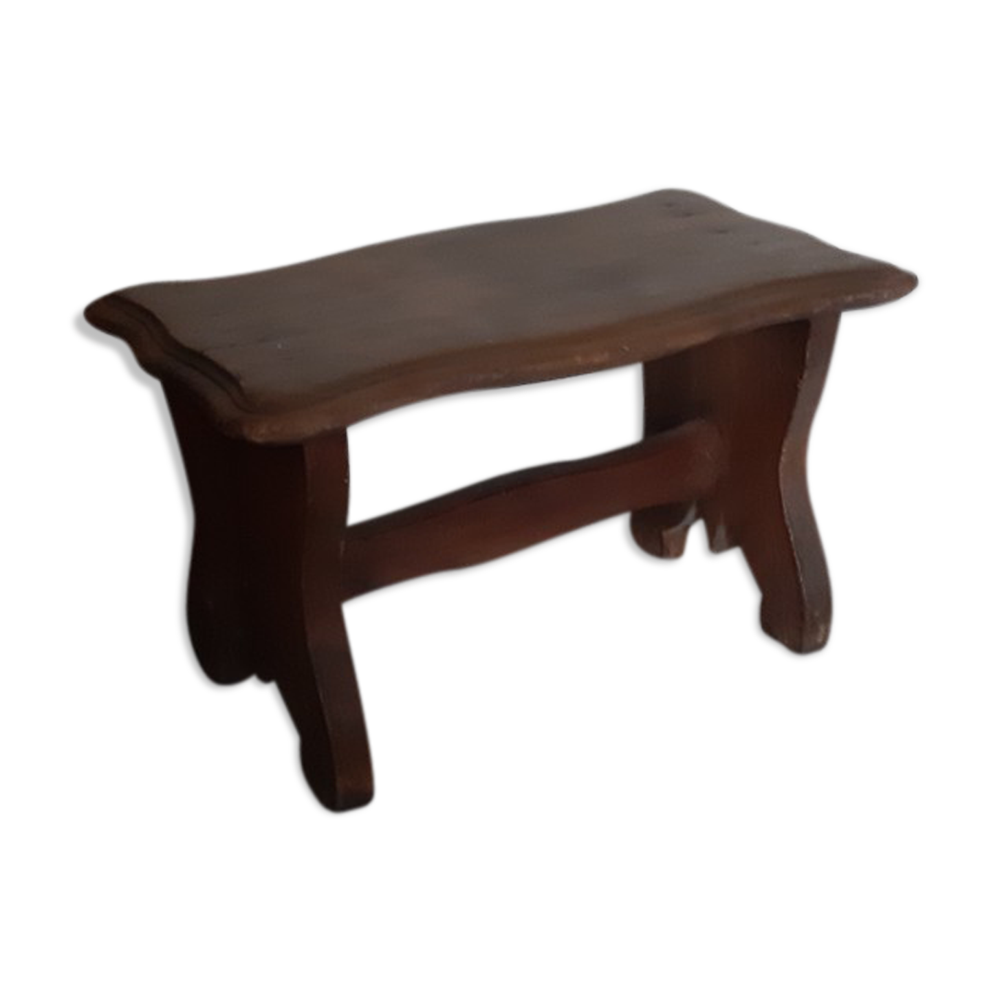 small bench rests feet