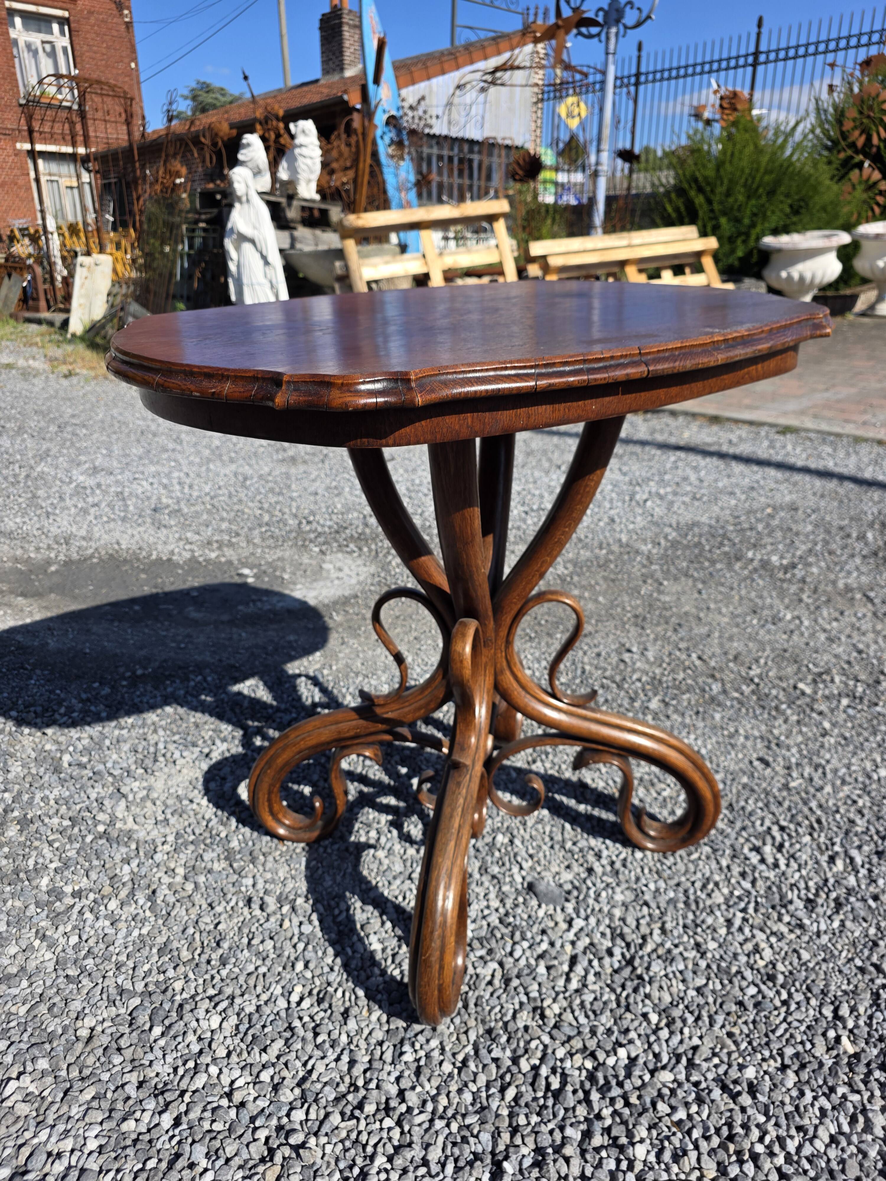 Thonet No. 1 curved wooden side table from the 19th century.