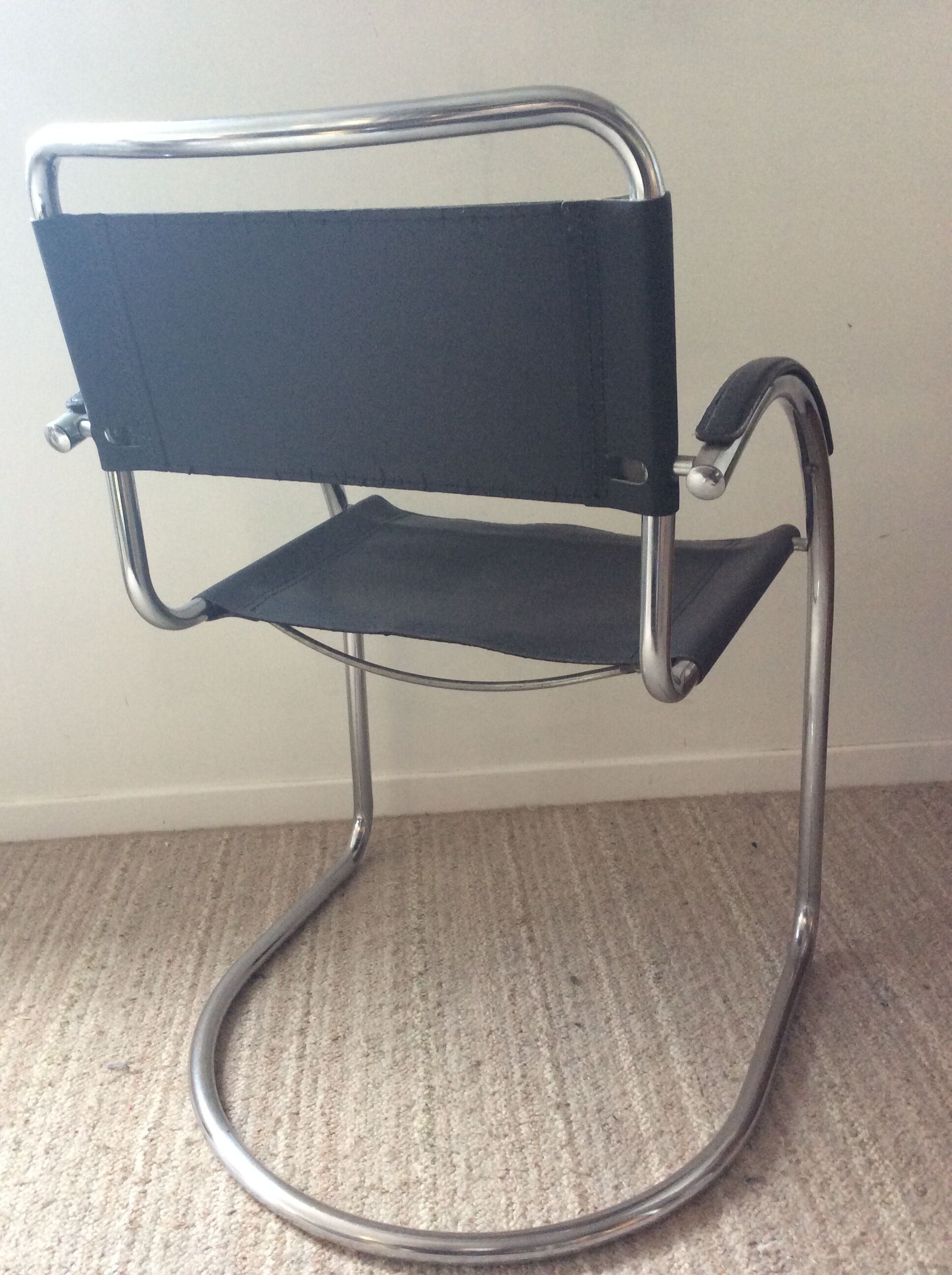 Cantilever Italy chair from the 70s in black leather