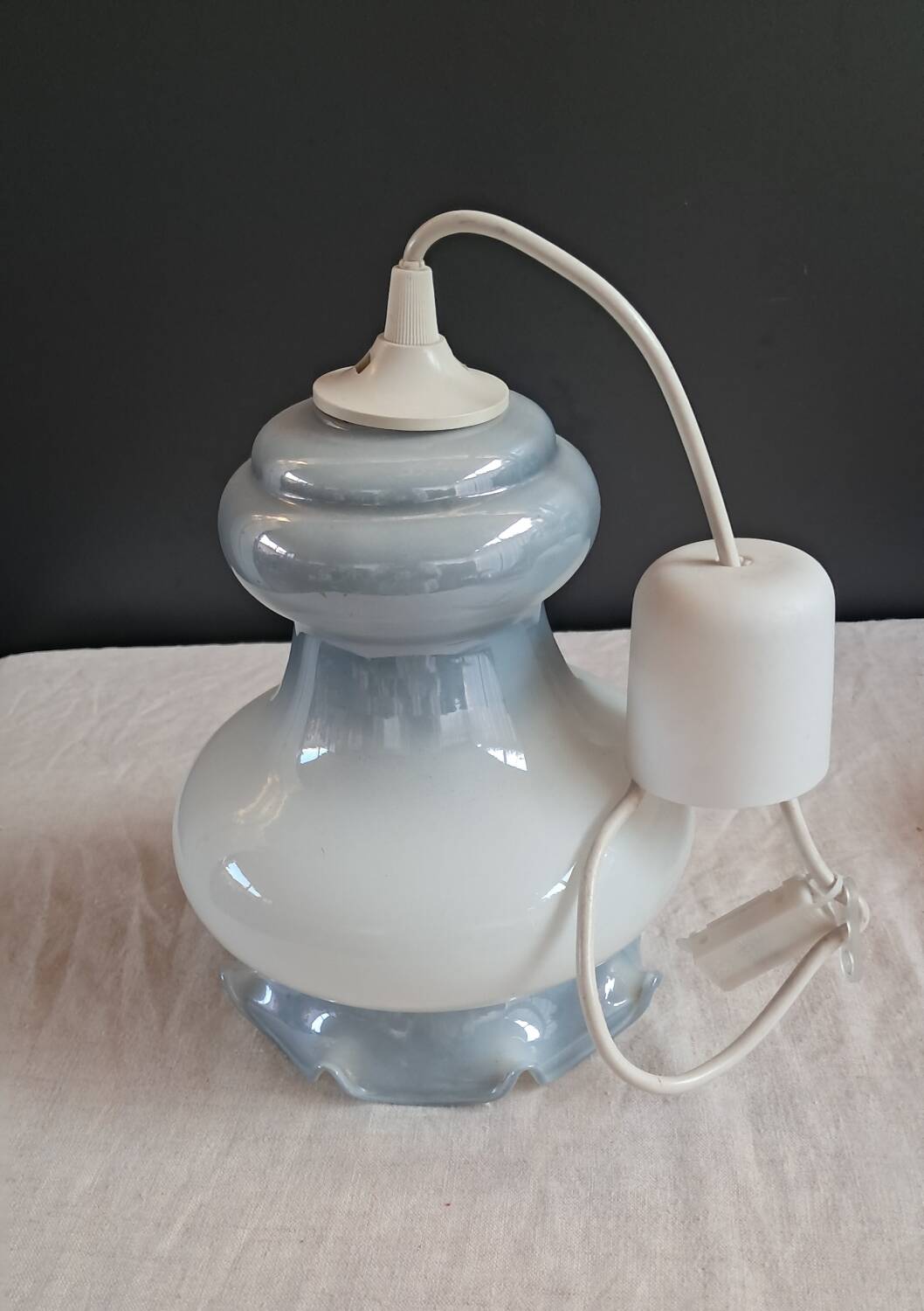 Blue opaline suspension