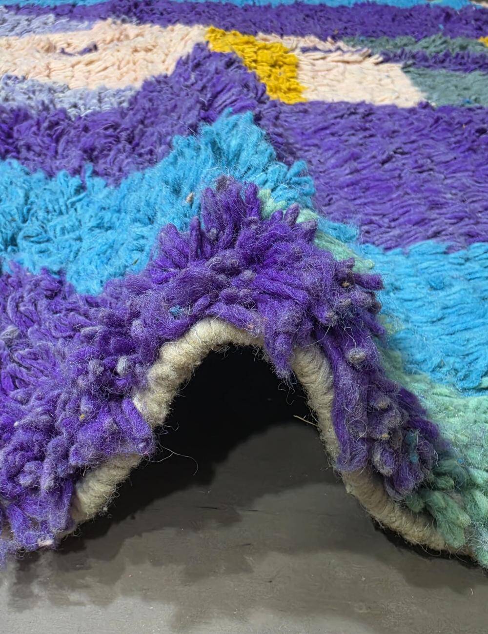 Modern Berber Rug - 282 x 189 cm