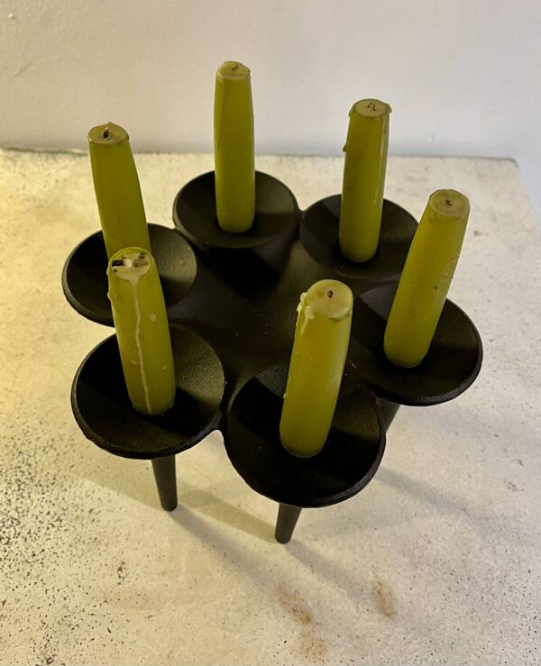 Porte-bougies bougeoir en fonte « Hornblower » de  Christel & Christer Holmgren