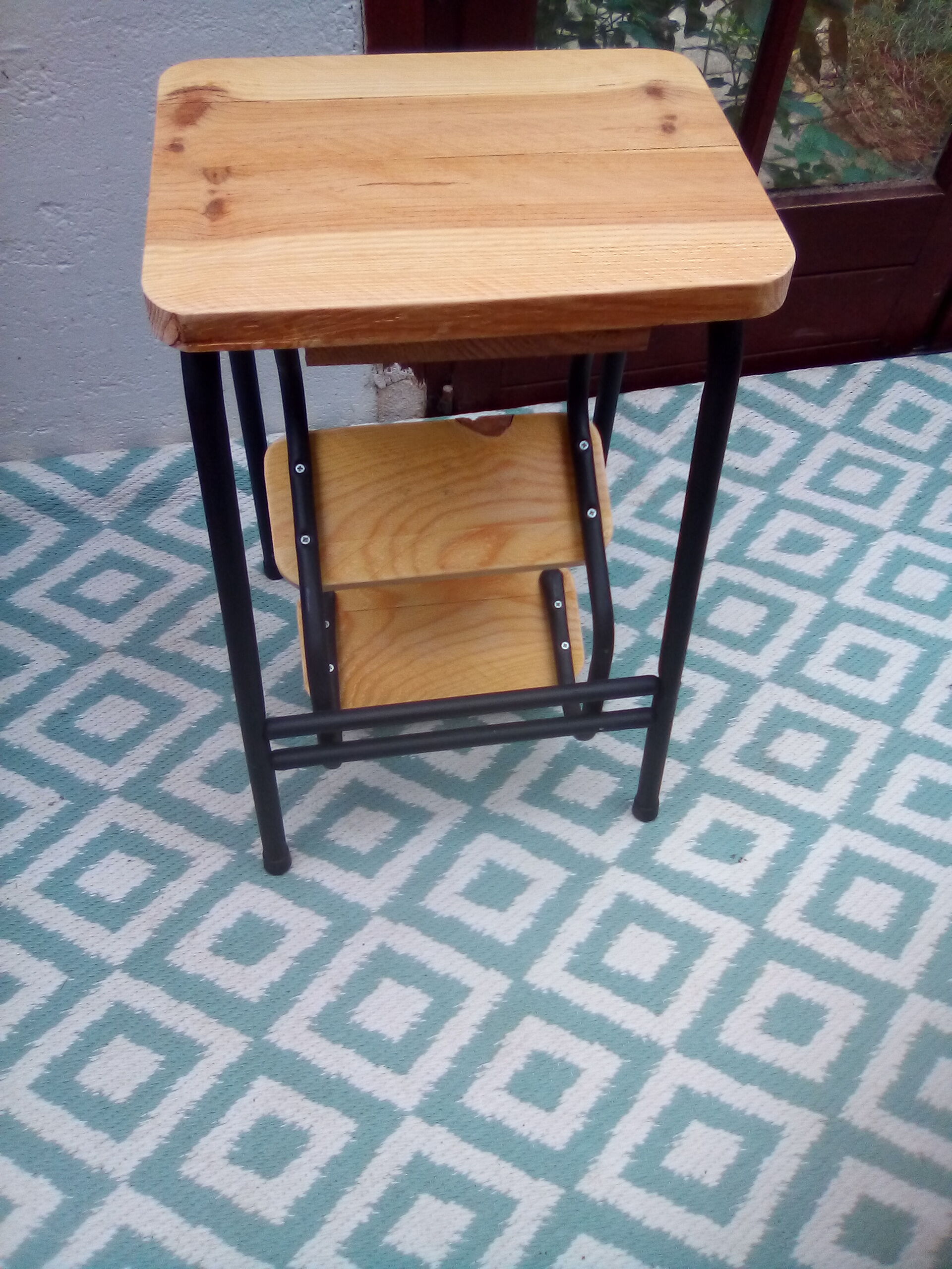 Foldable steplady stool
