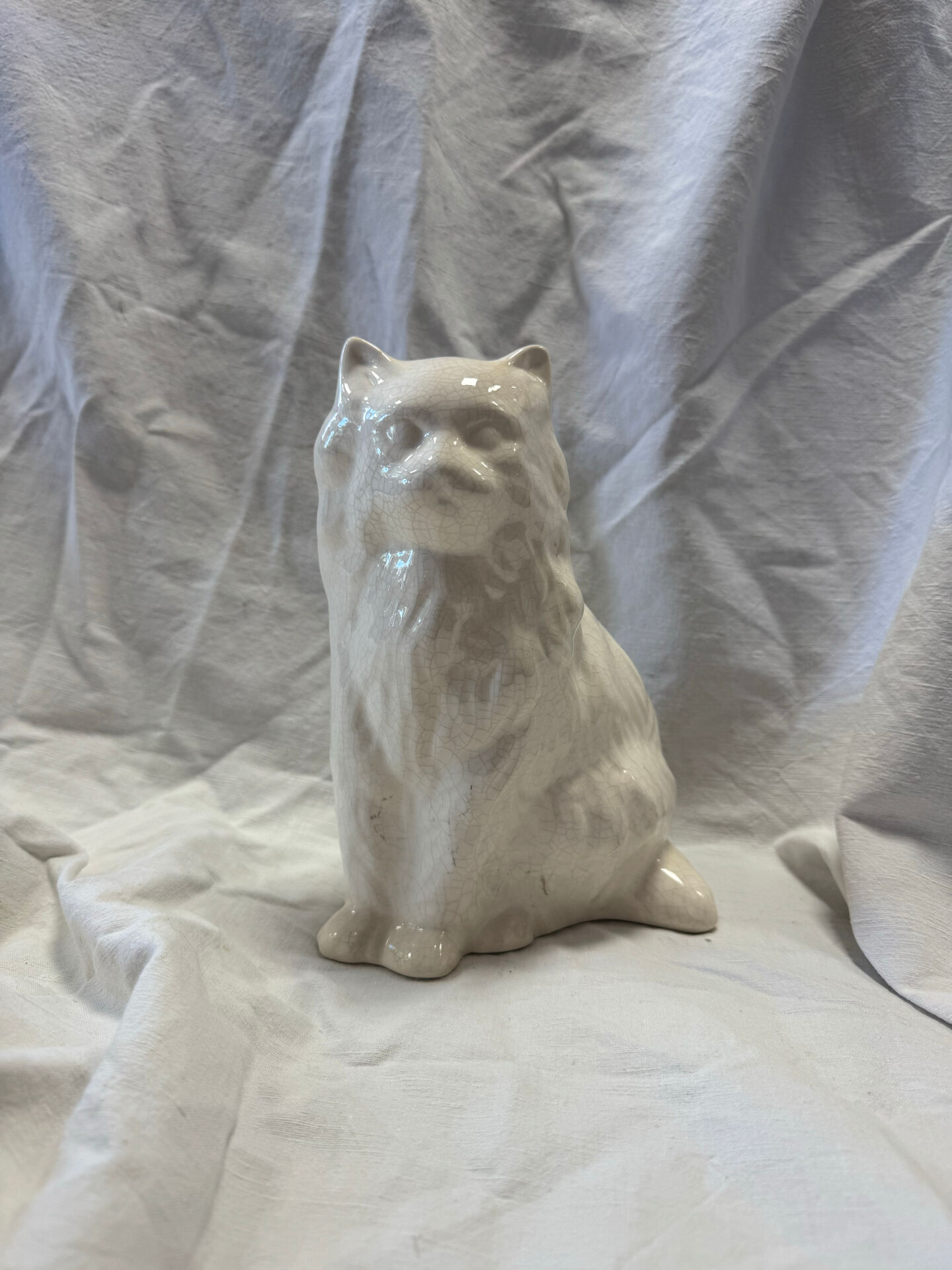 Chat en céramique beige