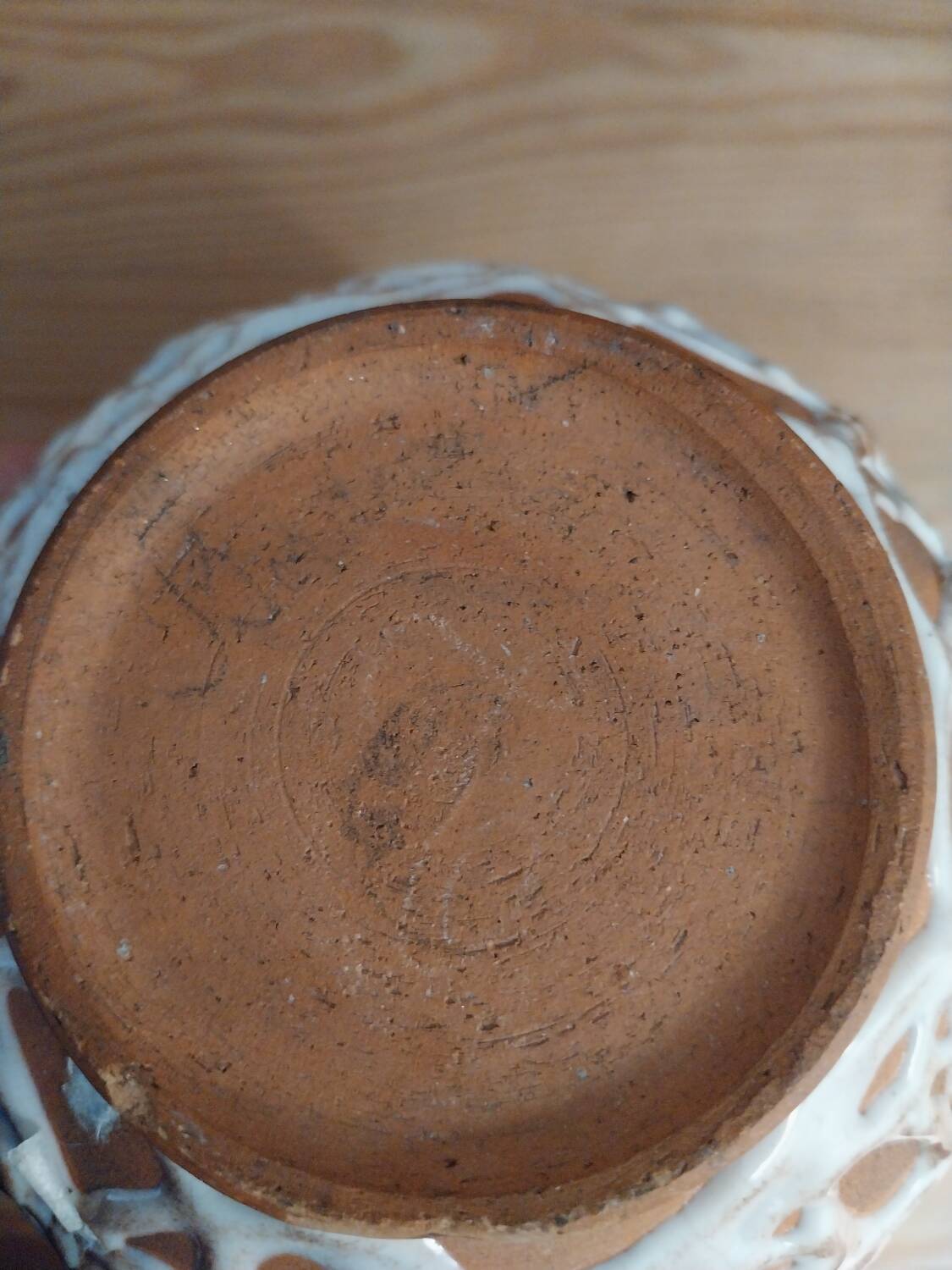 Ovoid vase with a narrow, crimped neck La Charentaise