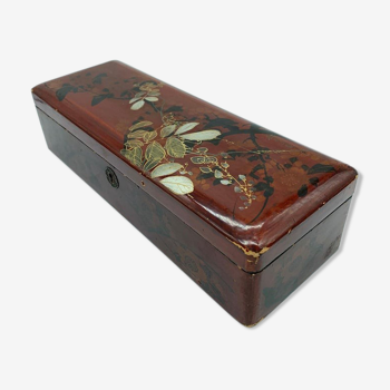 Japanese lacquered red and black box with flower patterns and foliage 1880