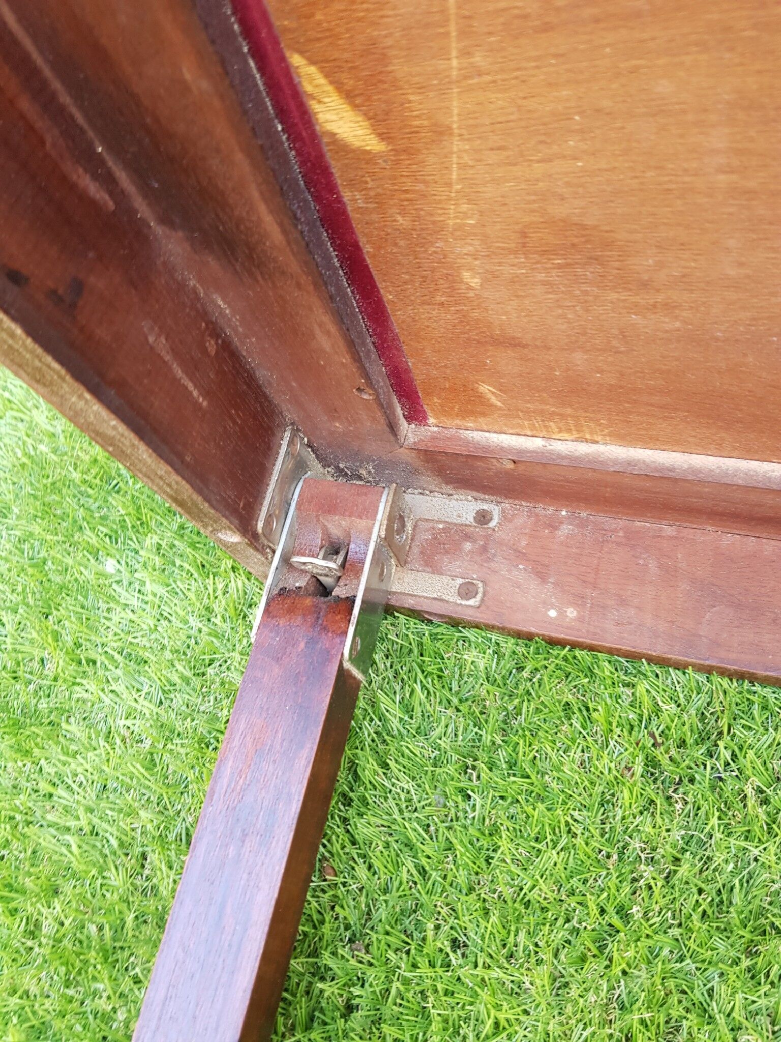 Meblutil game table