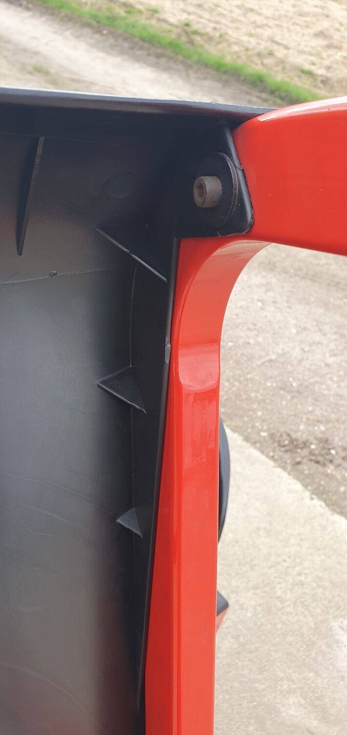 Set 4 - stackable chair Typy Massimo Papiri black red postmodern 1990s