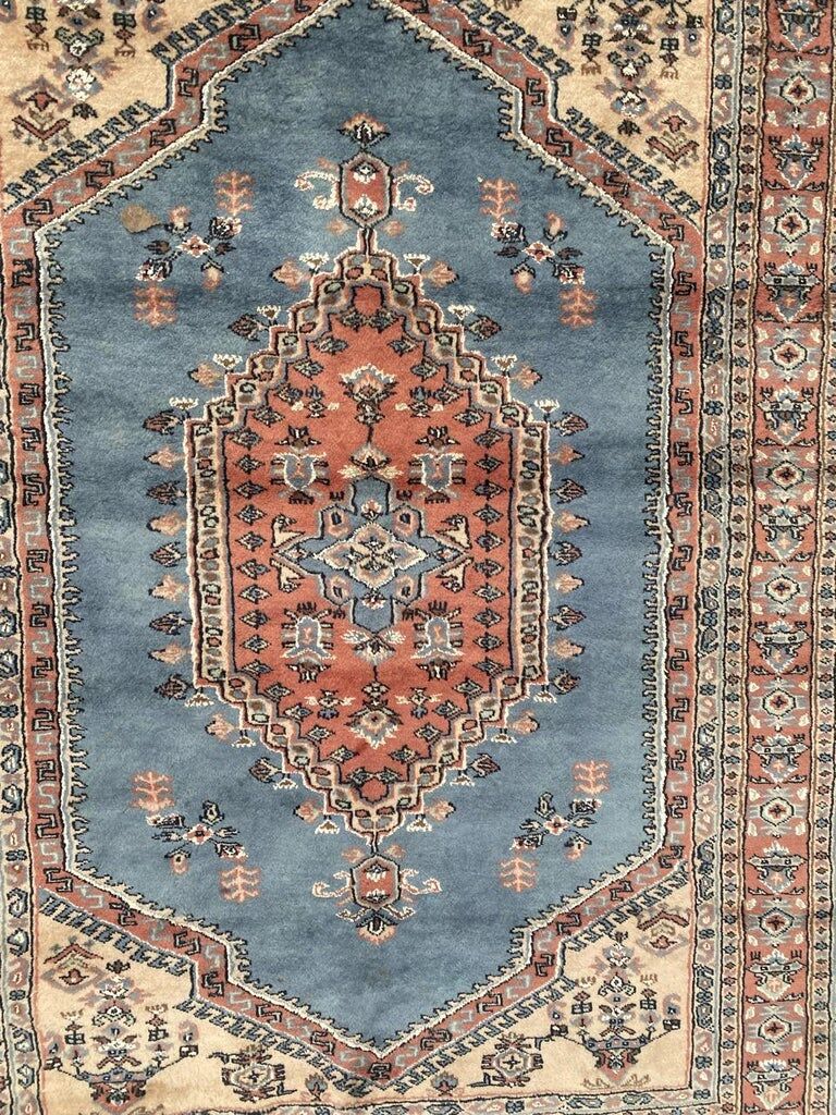 Vintage Pakistani carpet 193x129 cm
