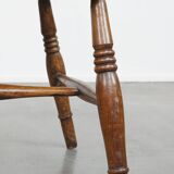 Antique English Windsor Chair from the 19th Century Made of Elm