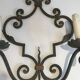 Paire d'importantes appliques décoratives en fer forgé