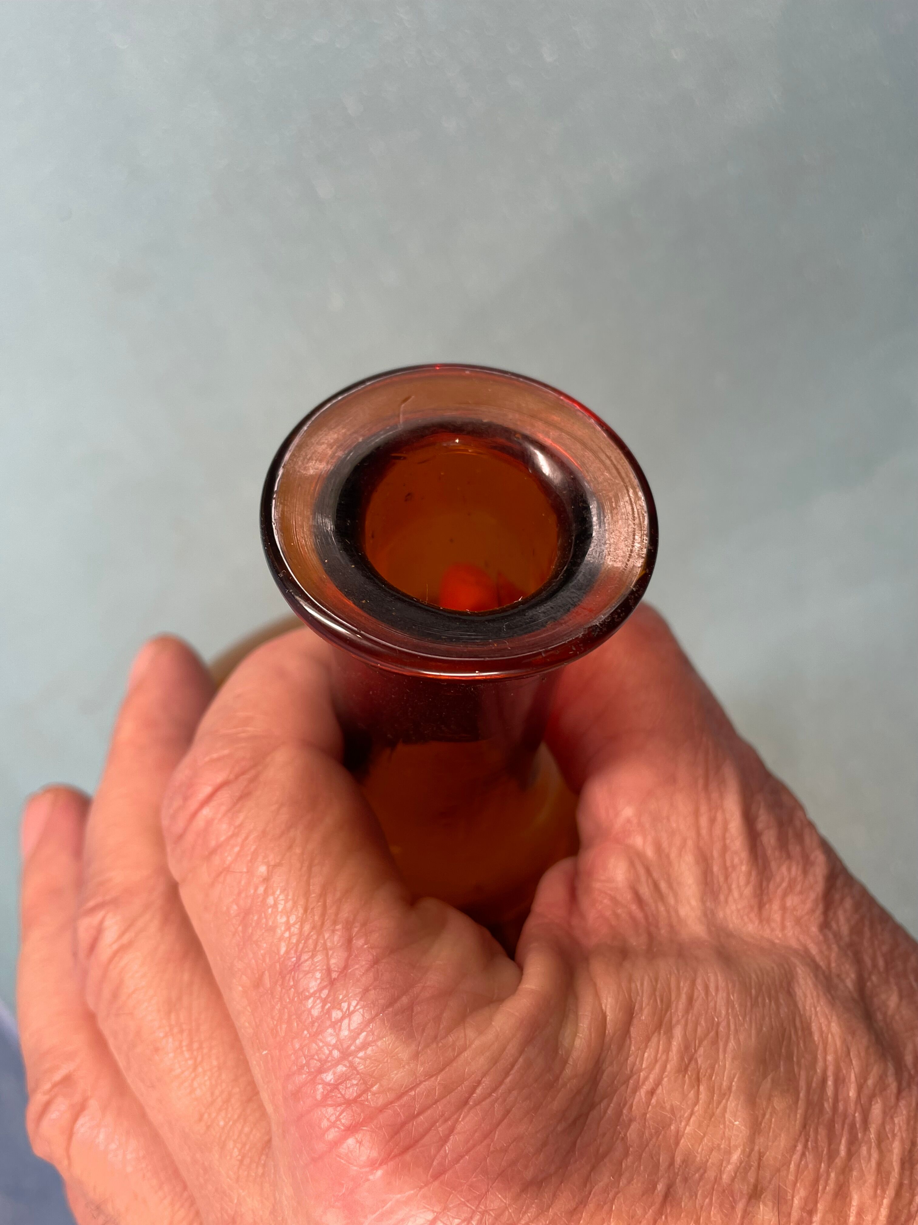 Pharmacy bottle in tinted glass