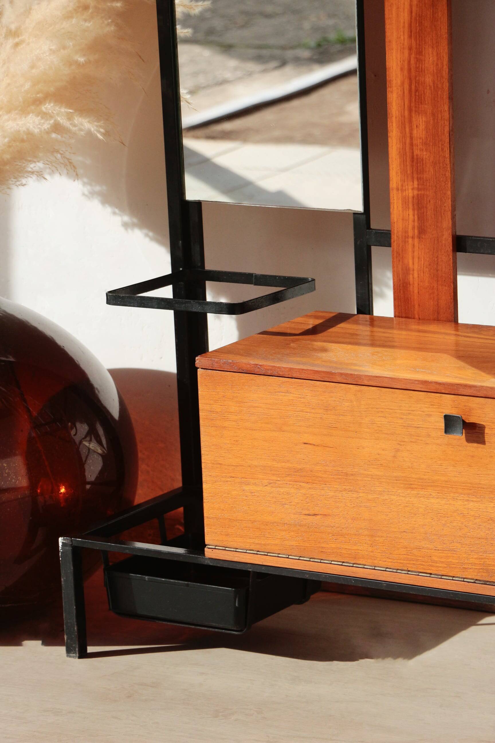 Vestiaire d’entrée vintage – Meuble à patères, miroir et rangements