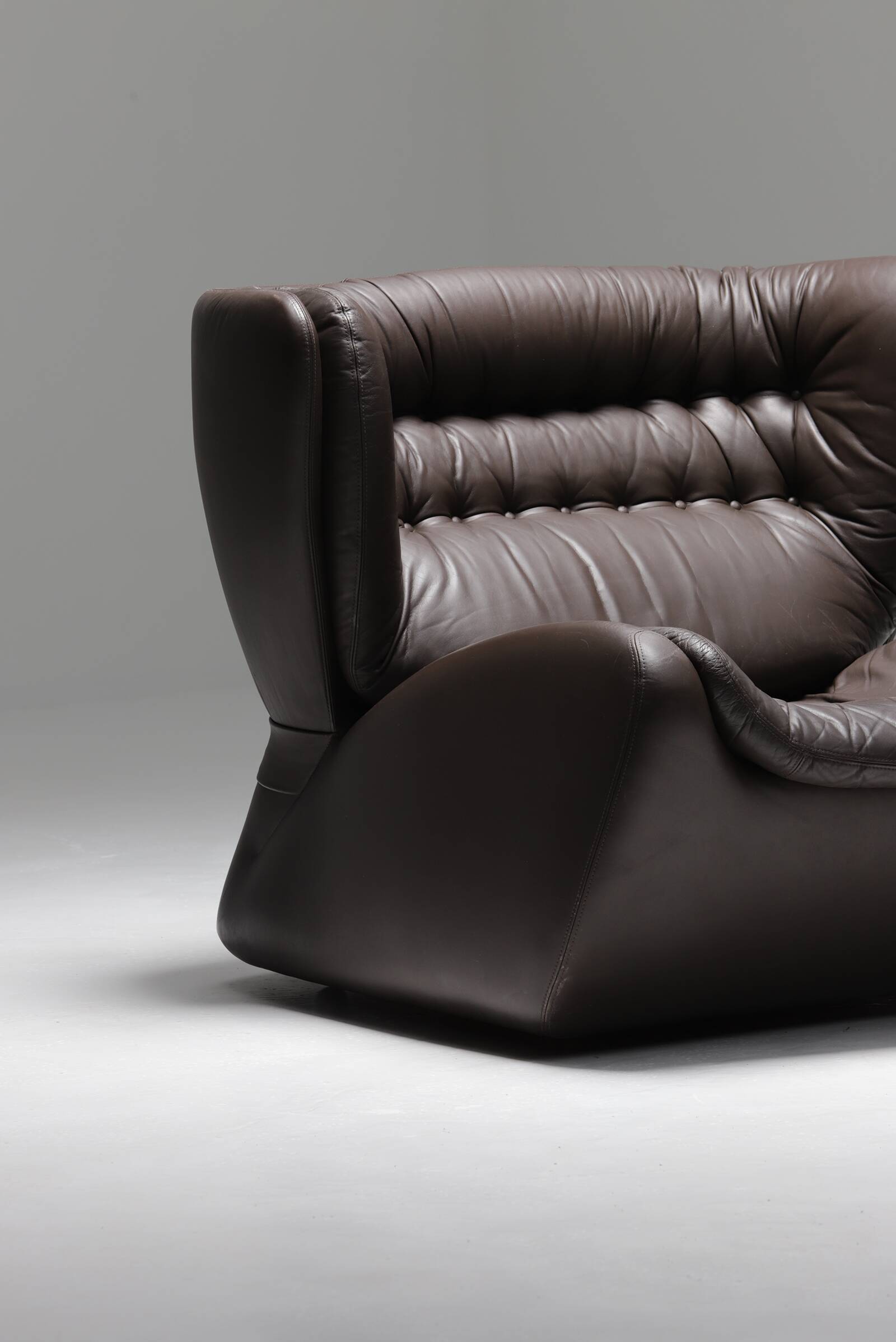 One-seat lounge sofa model pasha, manufactured in the 1970s by durlet, belgium.