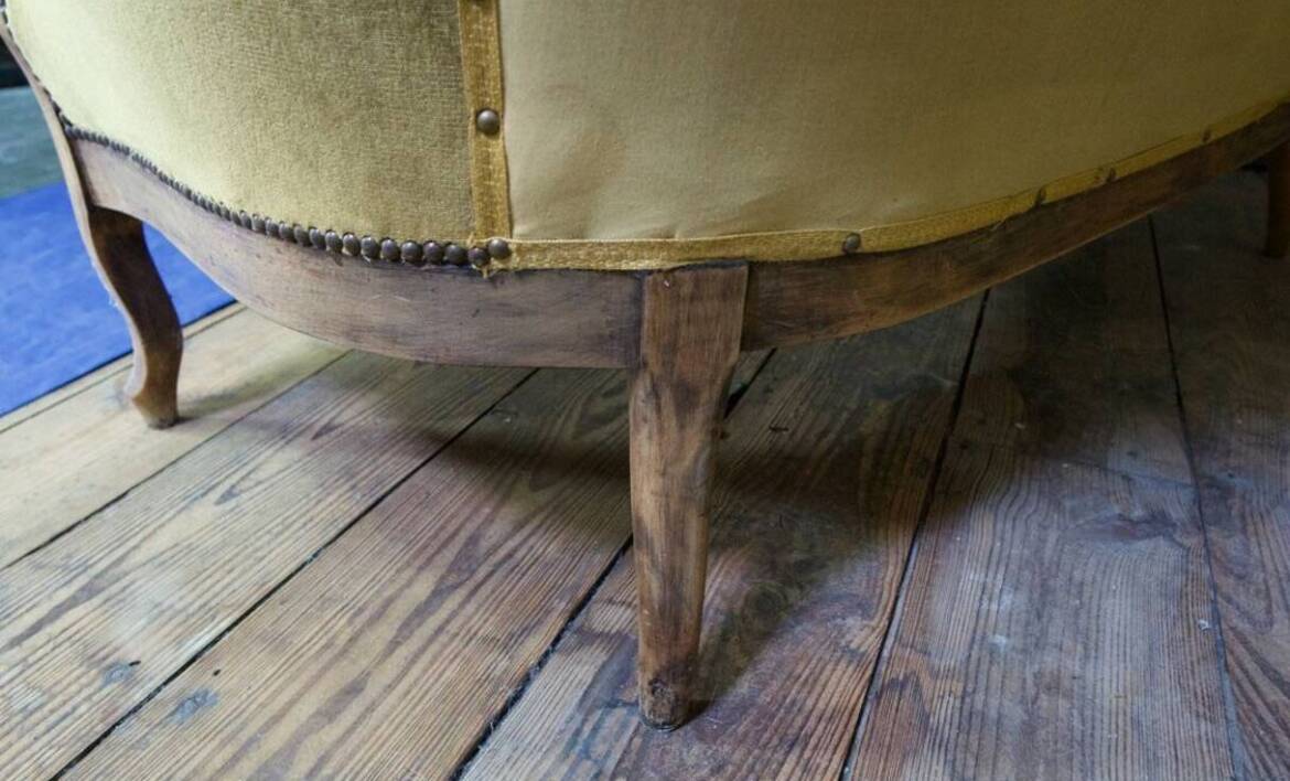 Three-seater velvet canapé in green, Louis Philippe style, 19th century.