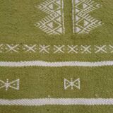 Green and white rug 220x140cm