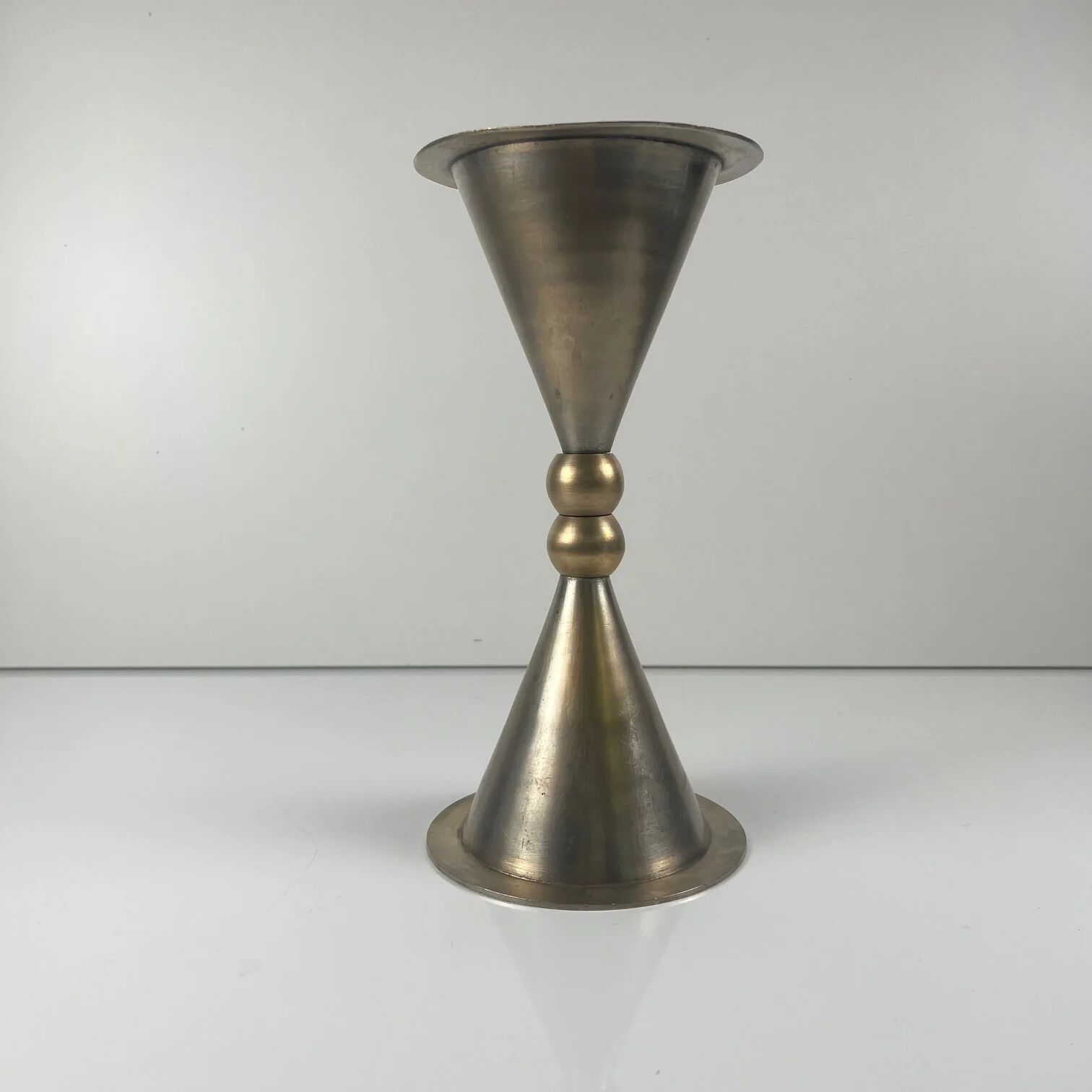 Rare pair of bell and candlestick in the shape of an hourglass, postmodern style - Memphis in metal, 1980.