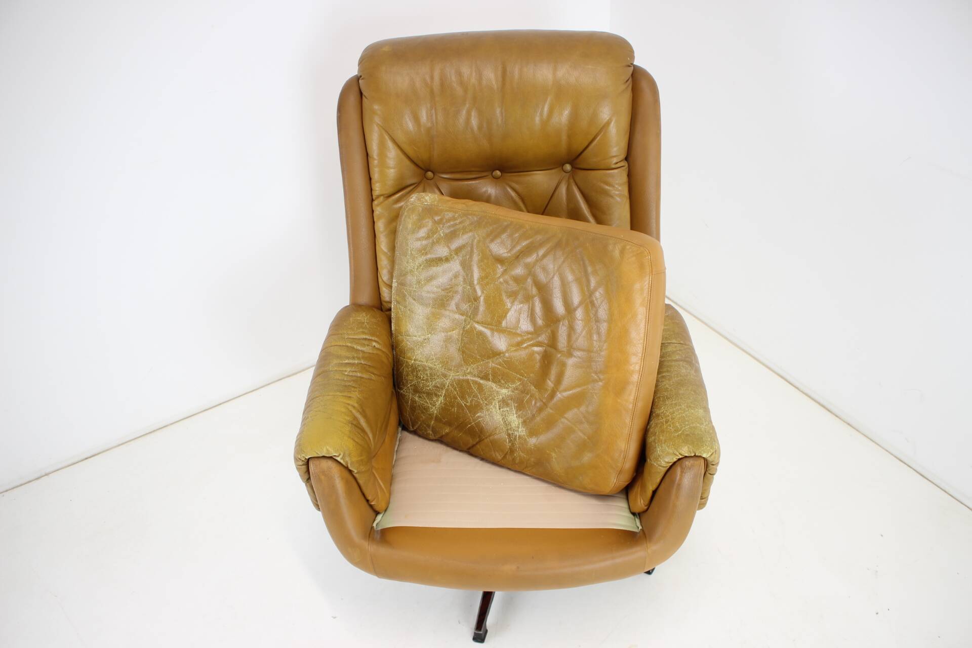 Midcentury Swivel Leather Armchair, Peem, Finland, 1970s