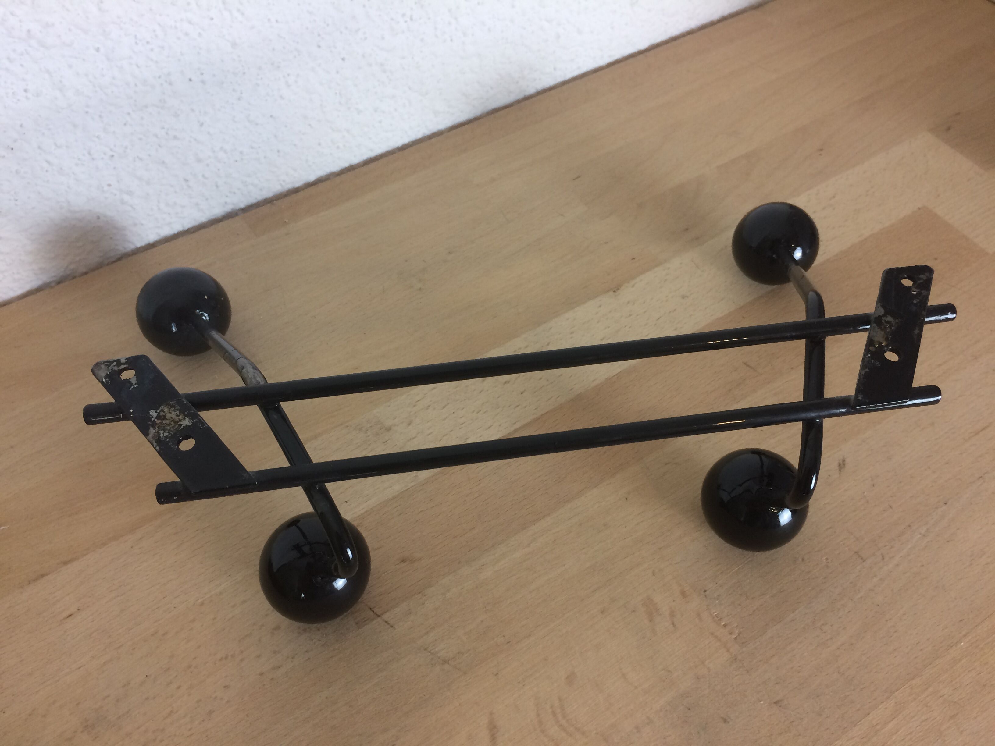 Double black metal peg, balls