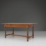 Table à manger en chêne belge du 20ème siècle