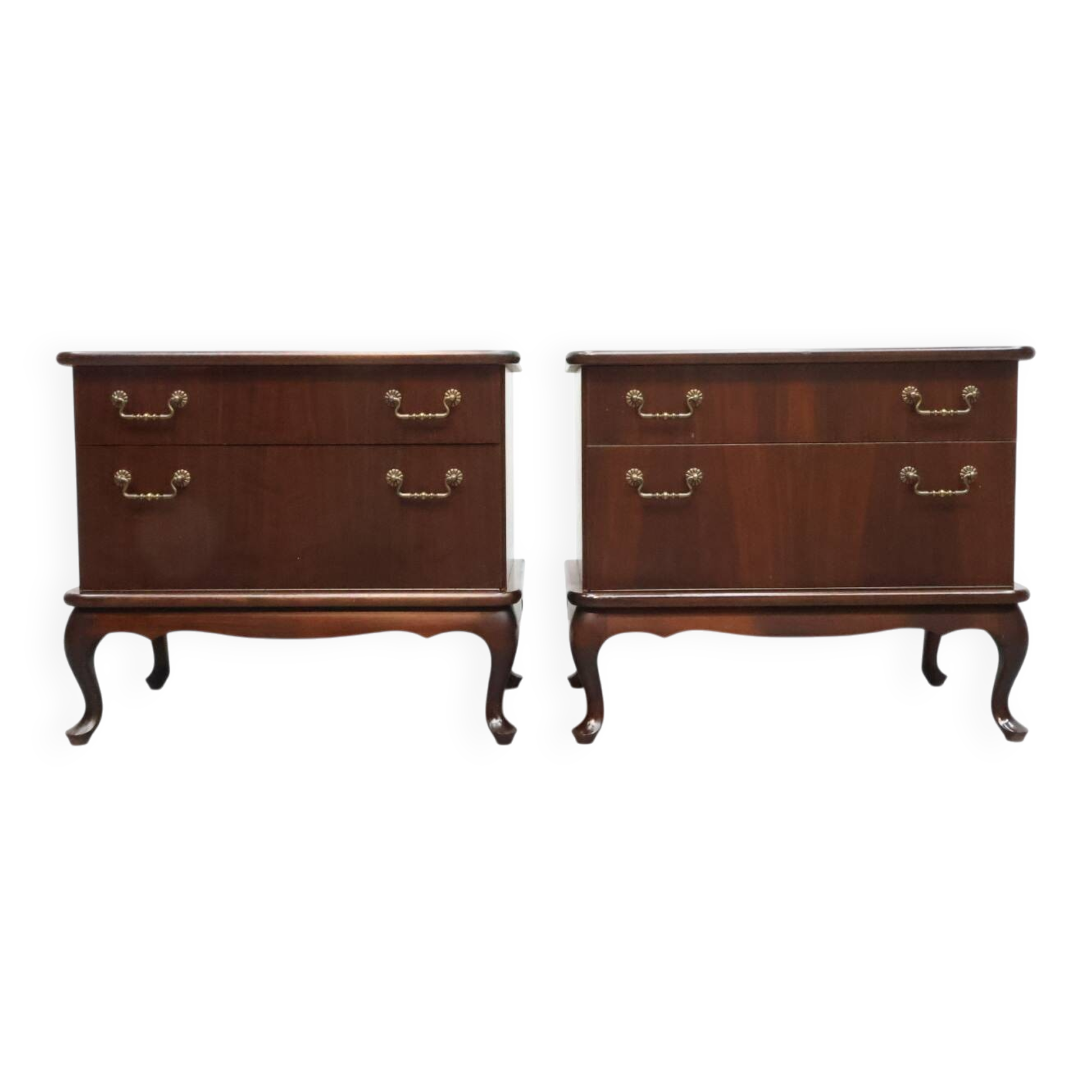 Ensemble de grande table de nuit style Queen Ann.
