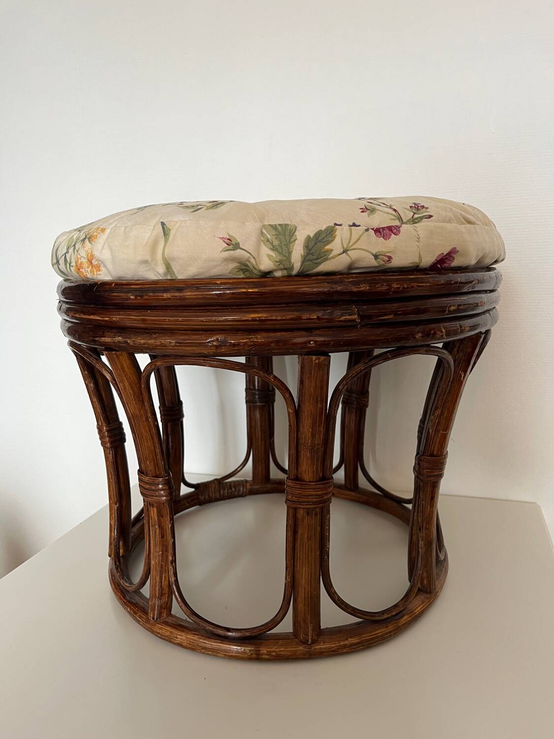 Pour en rotin vintage
