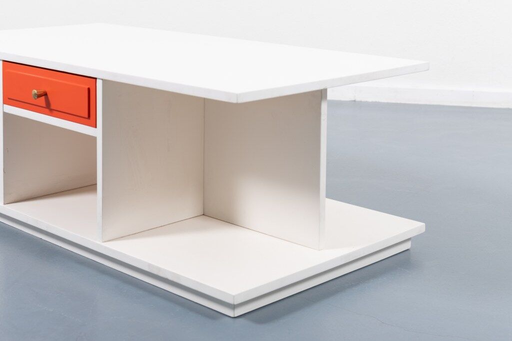 Italian design coffee table from the 1960