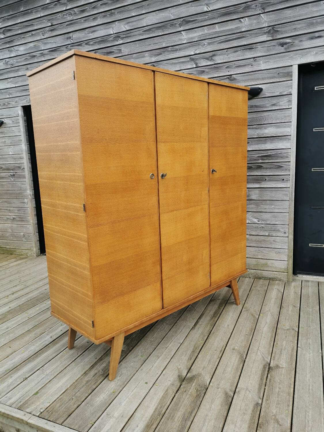 Vintage dressing cabinet