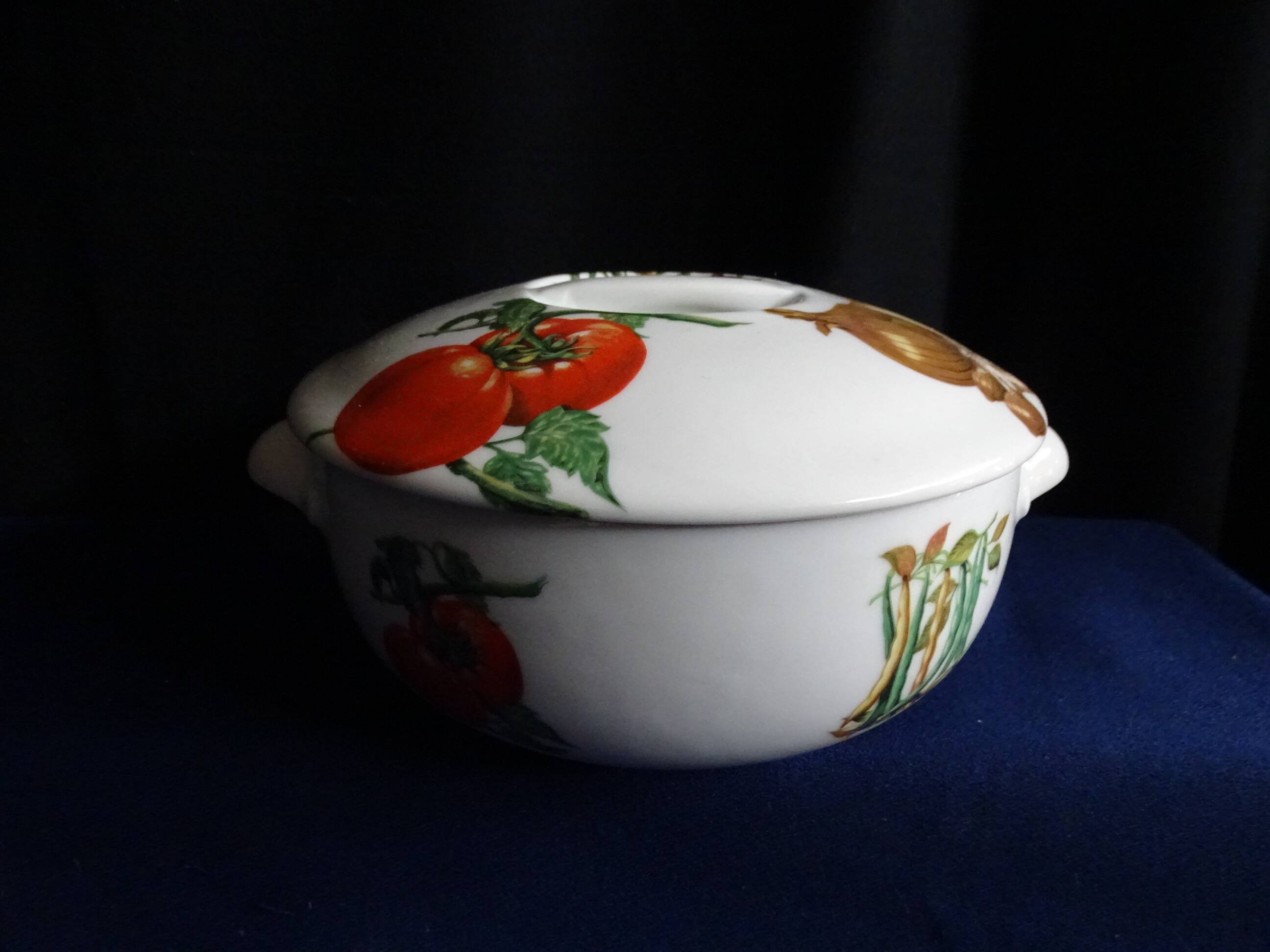 Legumier en porcelaine