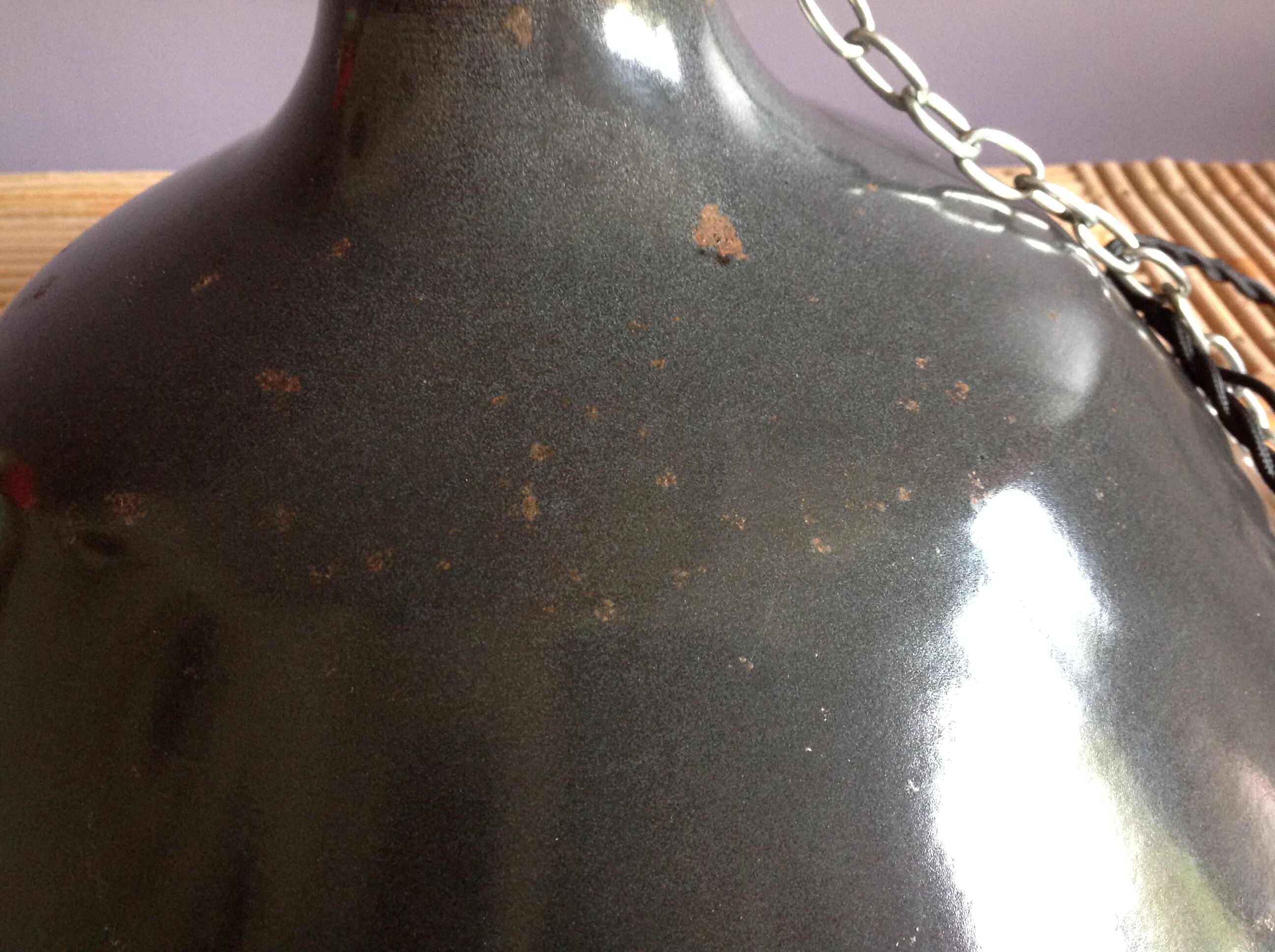 Black enamelled bowl suspension