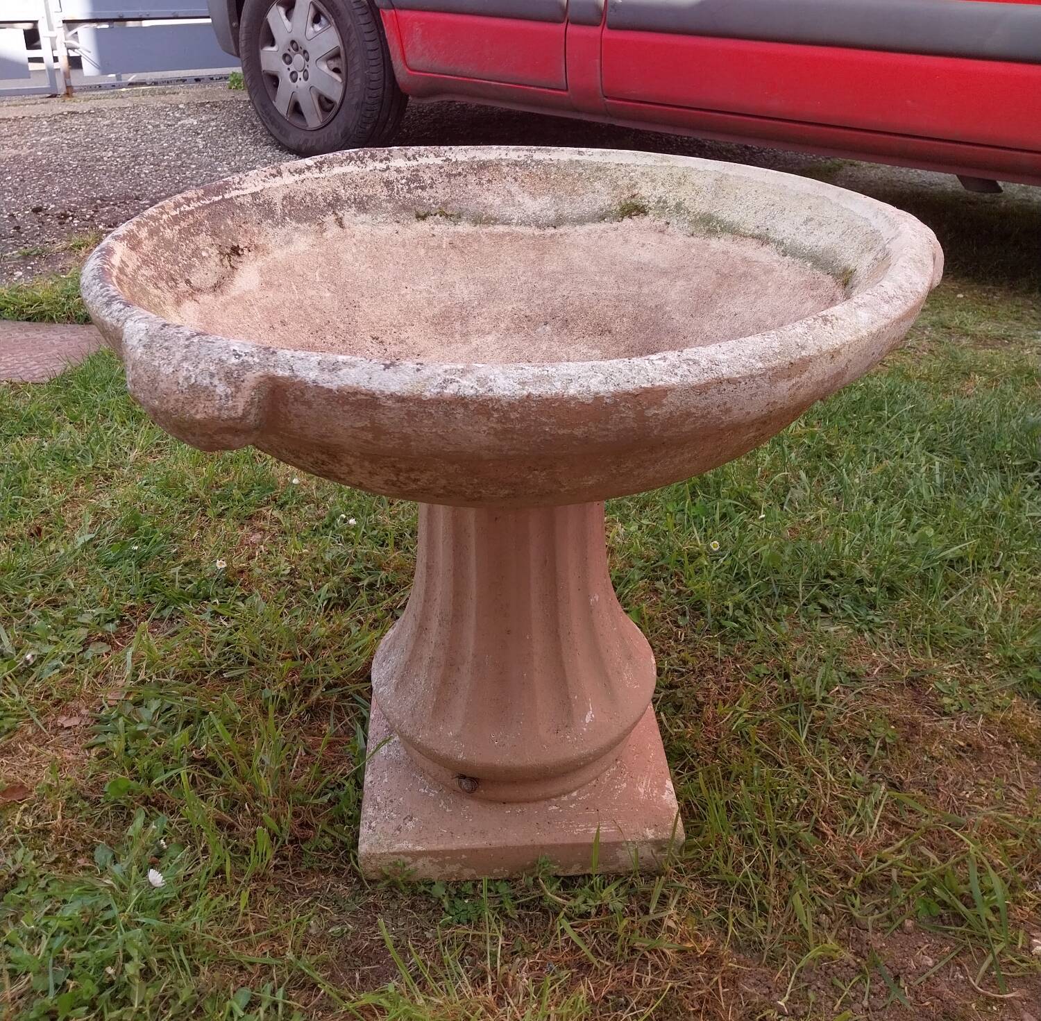 Garden planter on foot