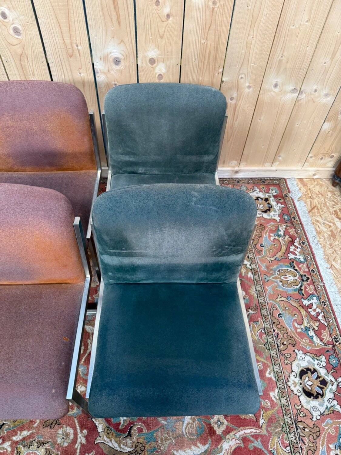 Set of 8 chairs – 1970s – Stainless steel sled base