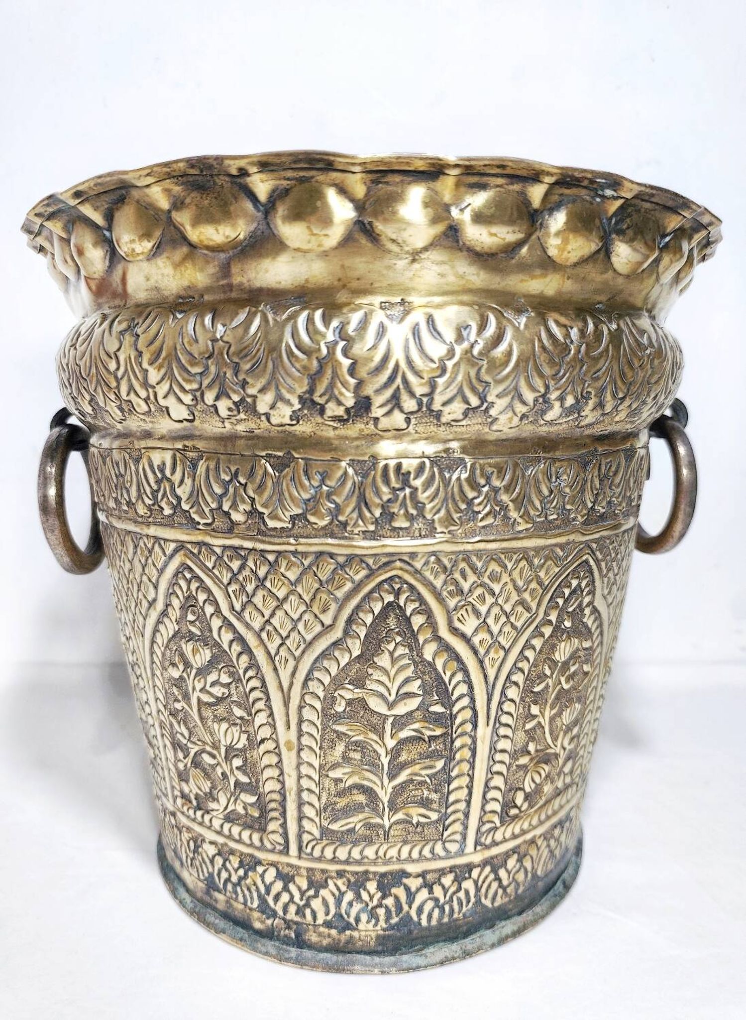 Vase en bronze. Espagne, années 1980.