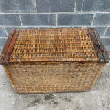 Wicker storage chest/trunk