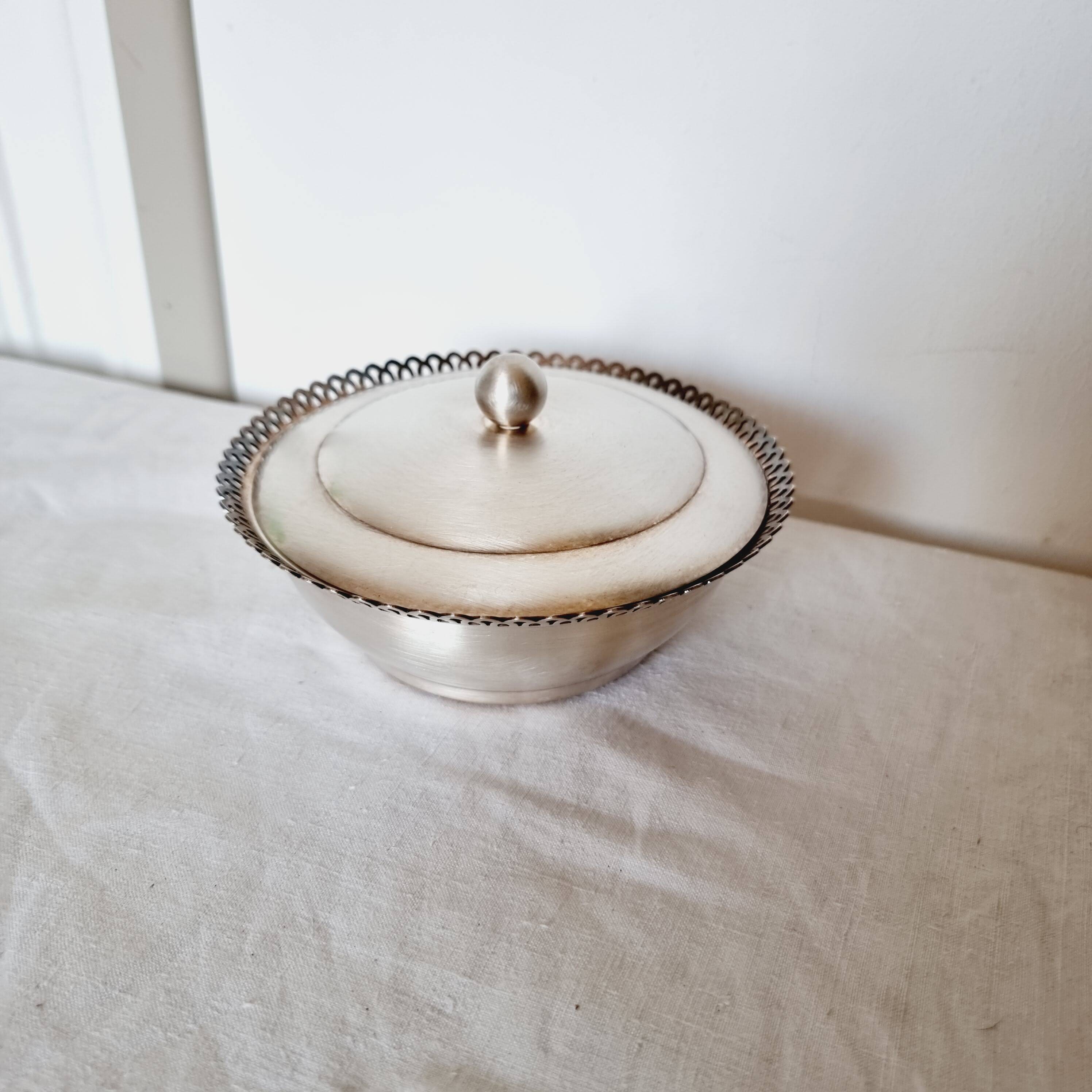 Sugar bowl, pot or cup with lid in Brushed Silver Metal 8Gr