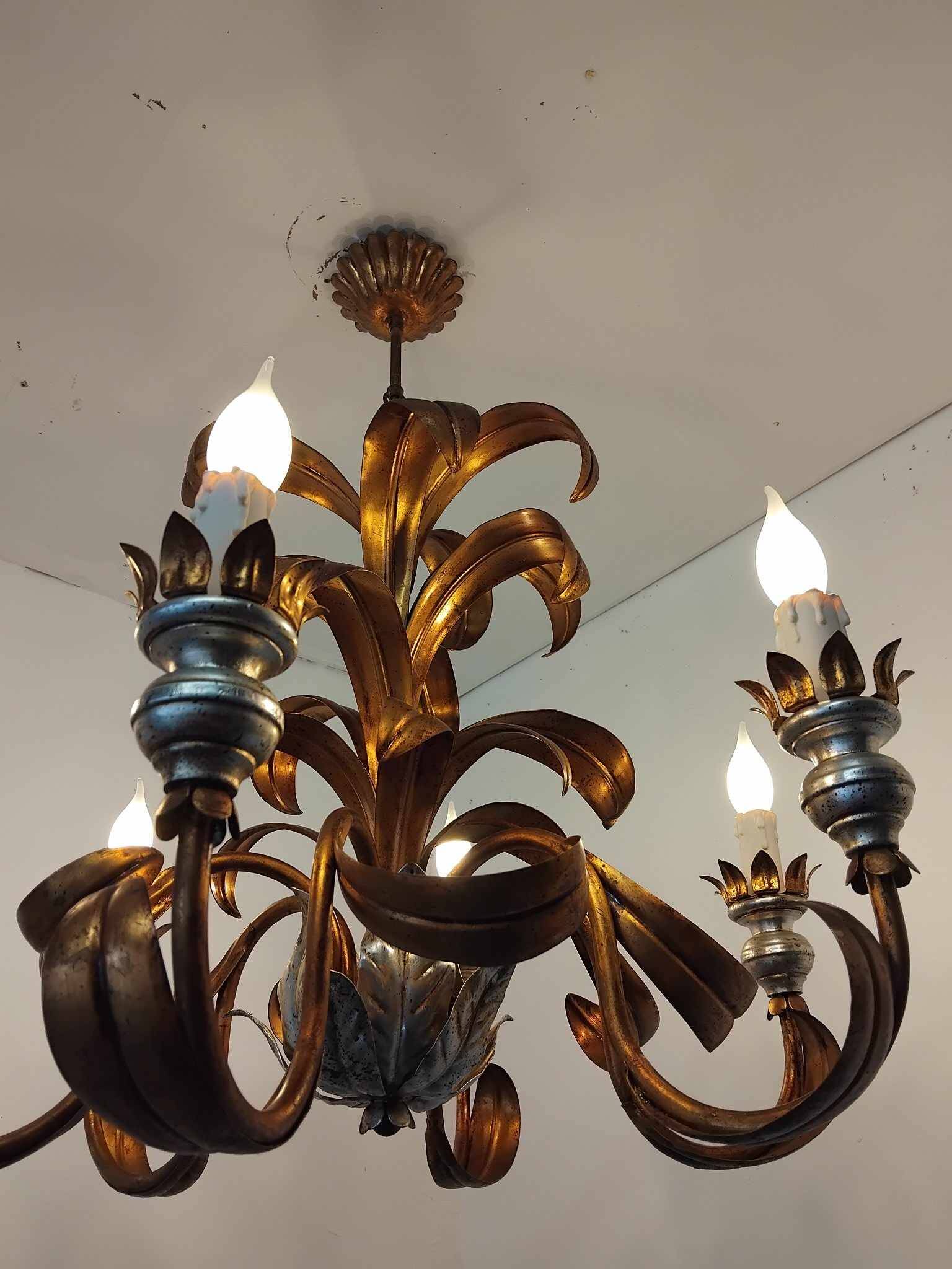 Large Holywood Regency chandelier with 6 light arms from the 60s/70s