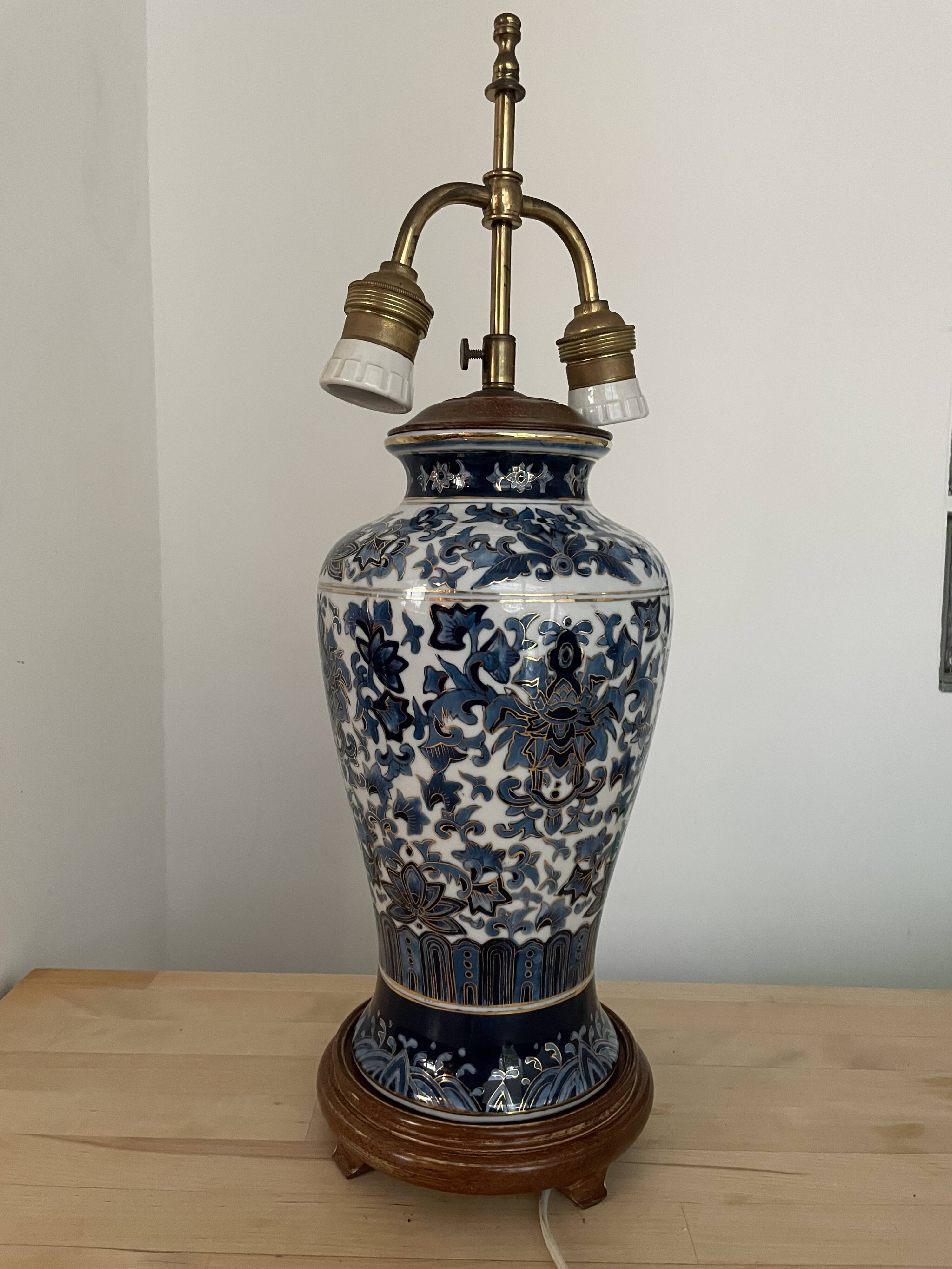 Chinese porcelain table lamp