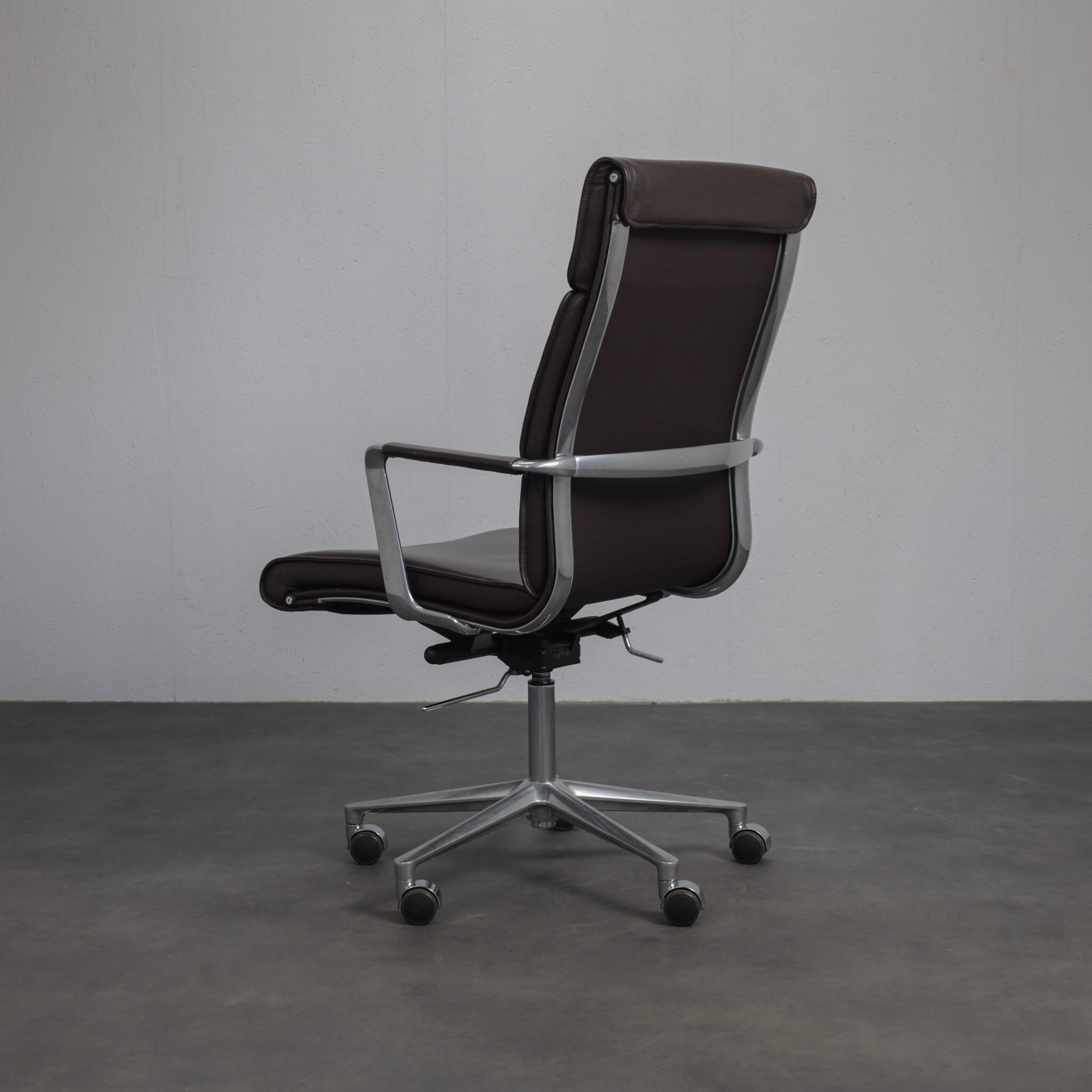 Una leather office chair by ICF, Italy, 1990s