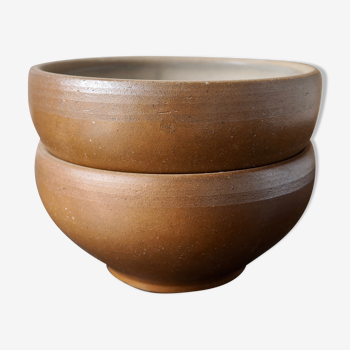 Pair of matte sandstone bowls