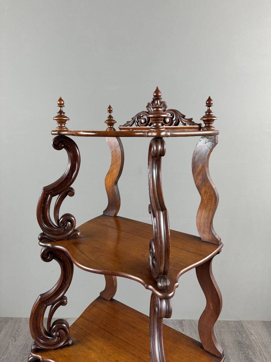 Étagère en chêne sculpté, XIXe siècle