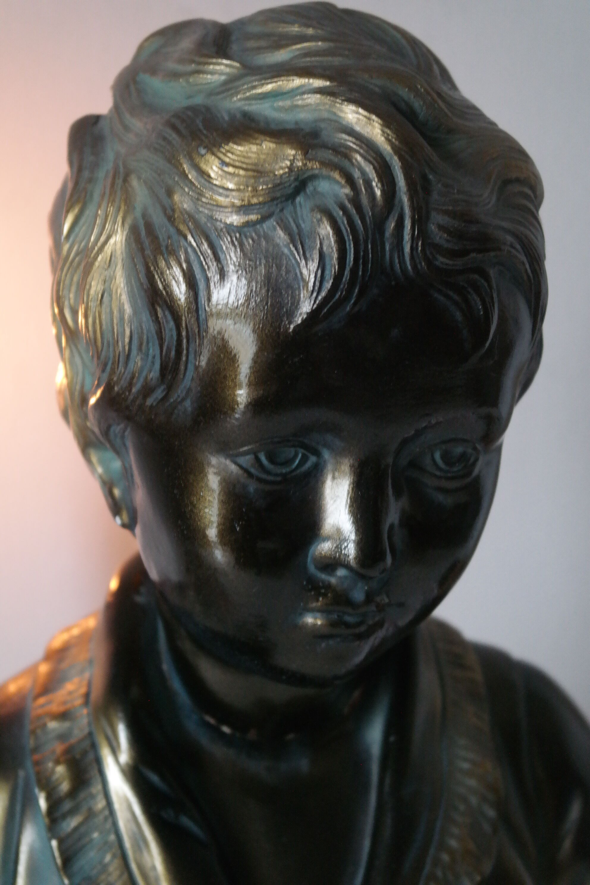 Buste en plâtre garçon patine bronze XXème