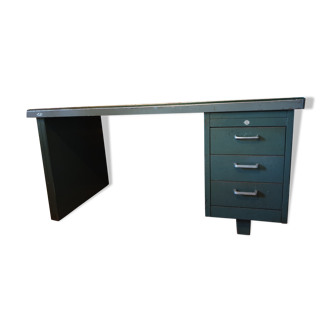 Strafor desk