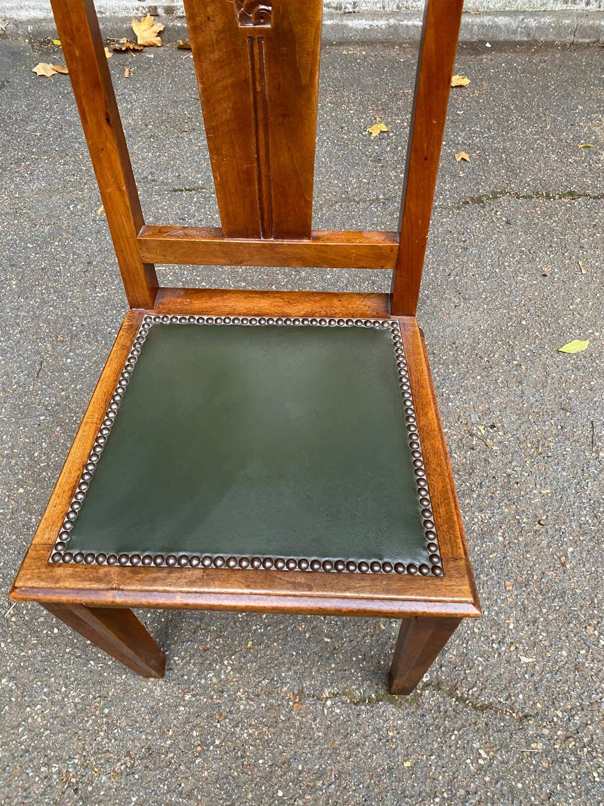 Art Deco chair in solid oak wood and green leather