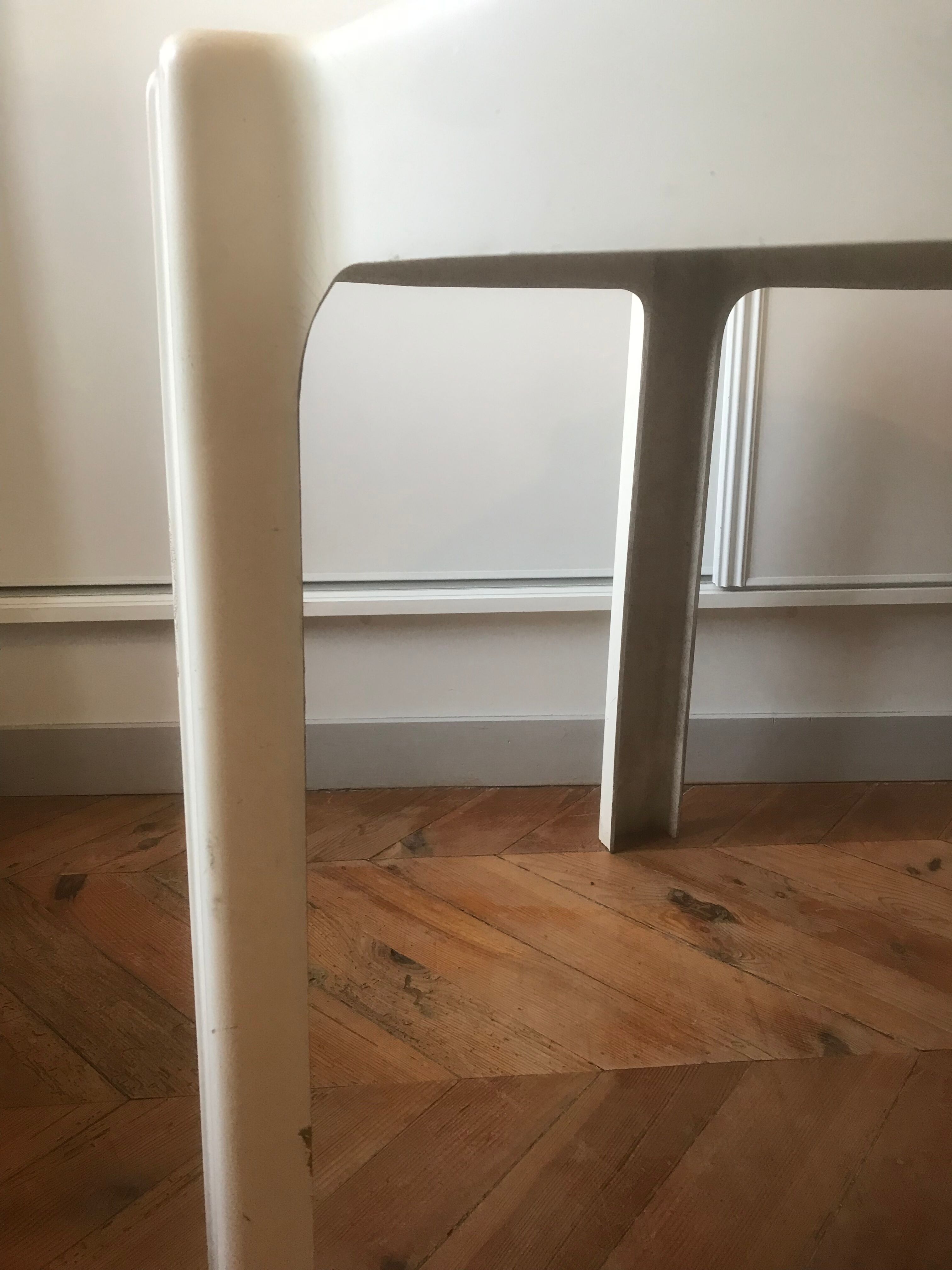 Table Marc Berthier round Space age 1970