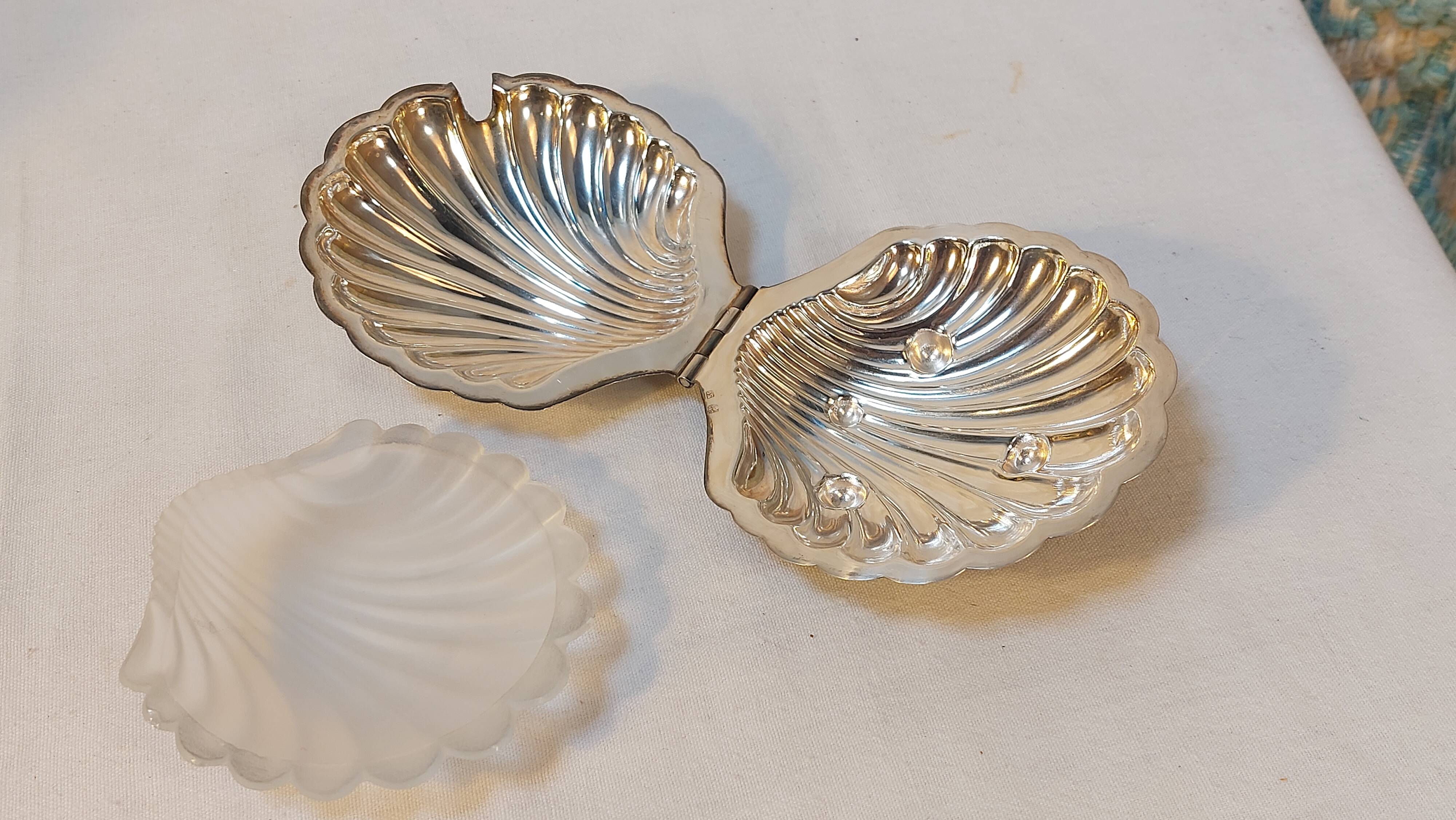 Silver-plated metal shell table butter dish with hallmarks - Art Deco