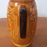 Brown slip pitcher Poët Laval